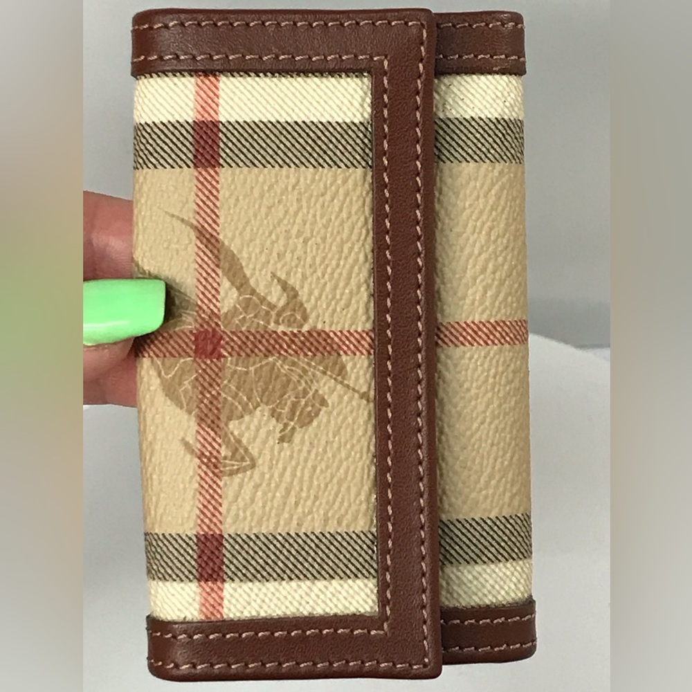 Burberry Nova Check 6-Key Holder Case 😍🔥 - Picture 3 of 17